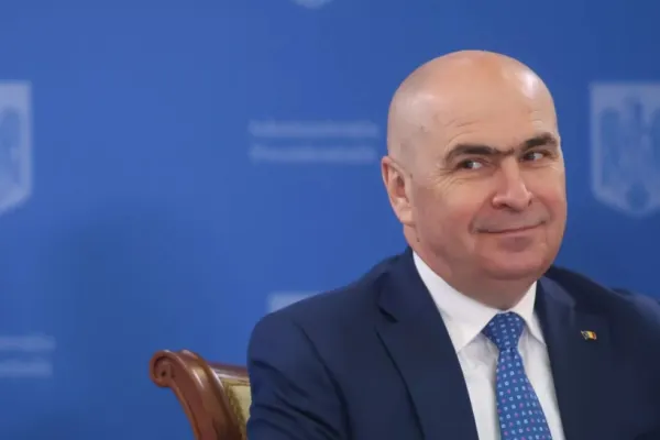 Enervat că nu reușește să taie pensiile magistraților, Bolojan se răzbună pe primari. Indemnizațiile speciale ale acestora, amânate din nou