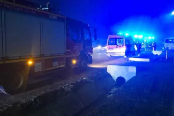 Plan Roșu de Intervenție în județul Sibiu. Accident rutier în care sunt implicate 10 persoane, între care şapte minori
