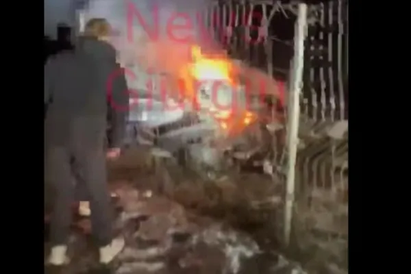 Accident rutier în Ilfov: mașină în flăcări după ce a intrat în stâlp. Cinci victime după ce șoferul de 19 ani a pierdut controlul volanului