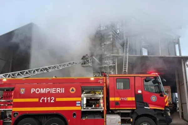 Incendiu într-un restaurant din Oradea, chiar înainte de Revelion. Sistemul de ventilaţie a luat foc