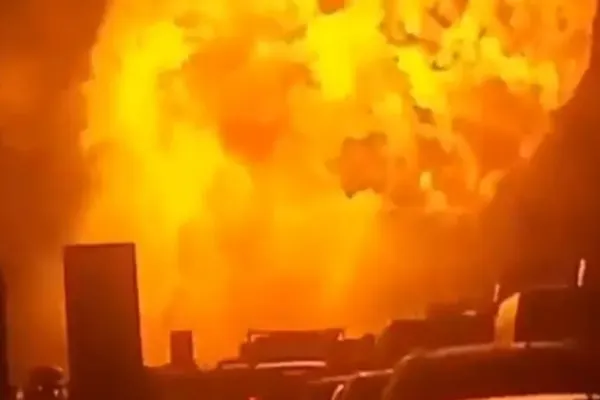 Explozie spectaculoasă pe autostrada A1 din Italia: un camion cu GPL a explodat după ce a intrat în coliziune cu un alt camion