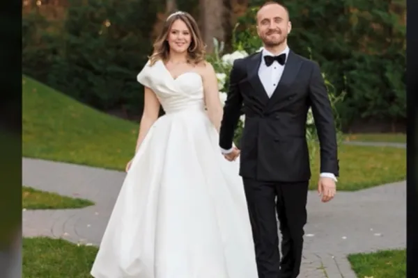 Culisele puterii scot la iveală conexiuni delicate: Judecătorul de la vârful guvernului, care a semnat petiția, căsătorit cu consiliera lui Ilie Bolojan