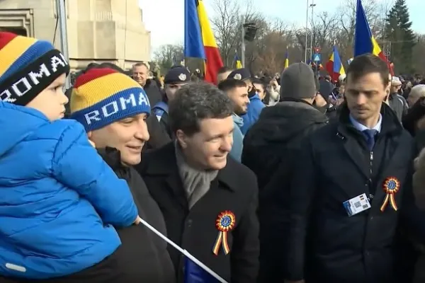 Nicușor Dan, HUIDUIT de mulțimea adunată la Focșani, pentru a serba Ziua Unirii -  VIDEO