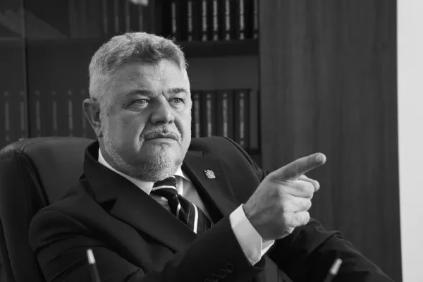 Bomba momentului: mișcarea pregătită de Ilie Bolojan. Ninel Peia: „Dominic Fritz este deja condamnat!”