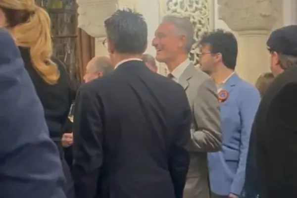 Nicușor Dan nu se leapădă de Matei Păun. Controversatul om de afaceri cu opinii pro-ruse, prezent la recepția de Ziua Națională - VIDEO