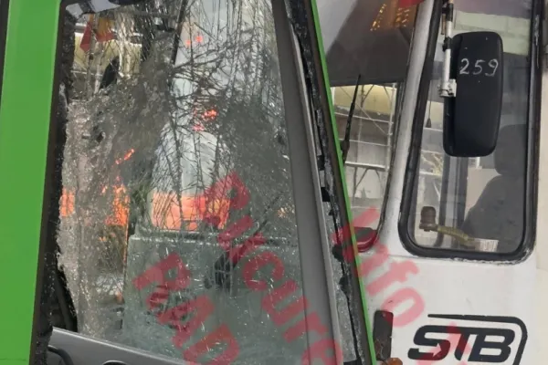 Accident sub podul Basarab. Liniile 1 și 10, blocate după ciocnirea a două tramvaie
