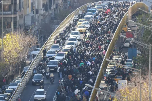 Iranul fierbe. Proteste masive și ciocniri cu forțele de ordine, după demisia guvernatorului băncii centrale