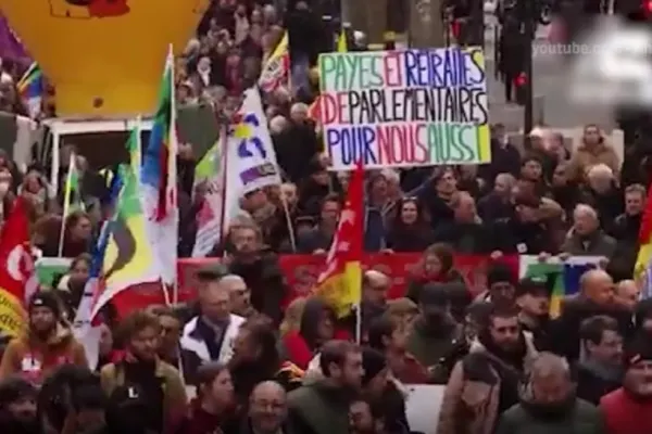 Proteste masive în Franța: zeci de mii de oameni în stradă. Școli închise, trenuri blocate și administrația paralizată