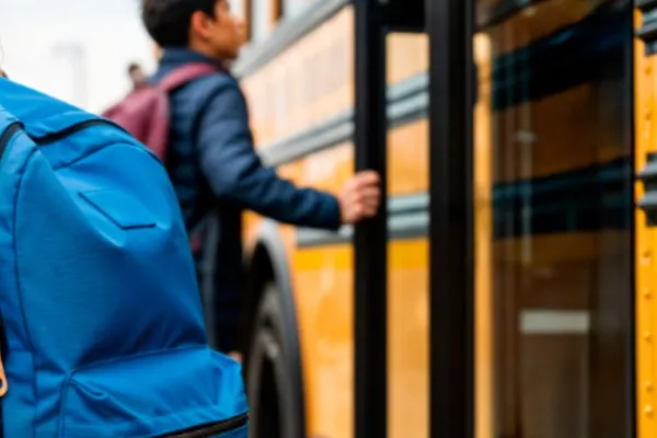 Vești bune pentru elevi: transport gratuit și pe perioada examenelor de bacalaureat și evaluare națională