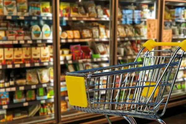Prețurile alimentelor ar putea exploda dacă benzina ajunge la 10 lei: avertismentul specialiștilor