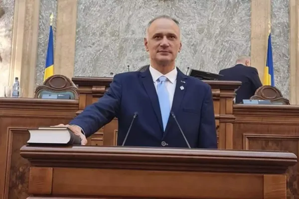 Negocieri ascunse pentru Ministerul Apărării. Reziștii îl scot la înaintare pe colegul de clasă al lui Nicușor Dan – SURSE