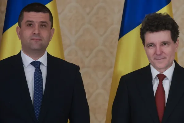 Nicușor Dan, de râsul Europei, după ce a rămas blocat în Paris. Ministrul Apărării, nicio explicație după scandalul blocării președintelui