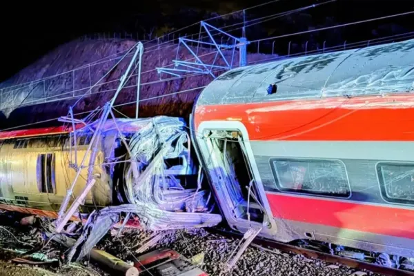 Doi români, implicați în accidentul feroviar devastator din Spania. Mărturii cutremurătoare: „Luminile s-au stins, acoperișul vagonului s-a prăbușit. Am renăscut!”