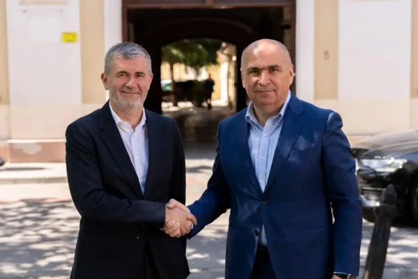 Cine este baronul PNL care l-a apărat pe Ilie Bolojan de furia românilor de la Botoșani. Valeriu Iftimie: „Aveau pietroaie în geantă”