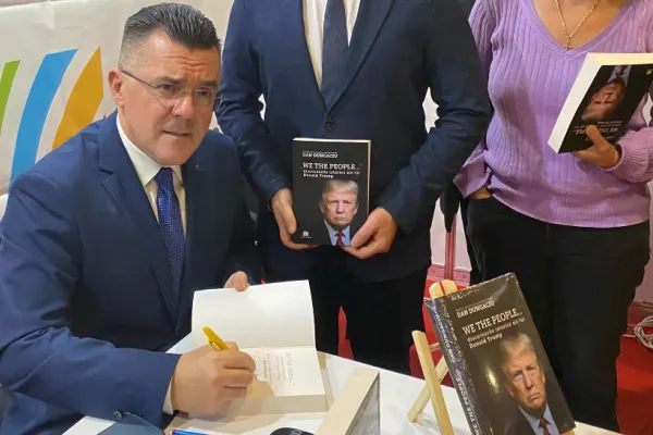 Lansarea cărții lui Dan Dungaciu despre Donald Trump, fără... carte. Volumele au rămas blocate în vamă: „Nici Trump nu a reușit să treacă Prutul”