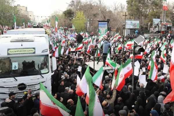 Proteste antiamericane la Teheran. Manifestanții cer asasinarea lui Donald Trump și strigă „Moarte Americii” – VIDEO