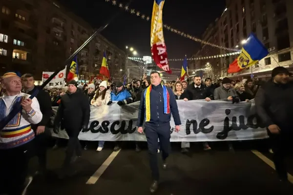 Mesajul AUR după protestul uriaș din Piața Victoriei: „România aparține românilor!”