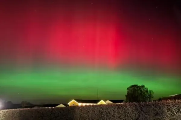 Aurora boreală, vizibilă în România, după o furtună geomagnetică severă. Imagini ireale surprinse de martori - FOTO