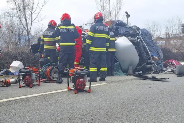 Cetățean bulgar mort într-un accident rutier grav produs în Mehedinți, după ce mașina sa s-a izbit de un autotren FOTO