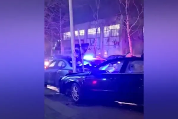 Urmărire ca-n filme încheiată cu un accident grav, la Băcău: șoferul băut a fugit după impact