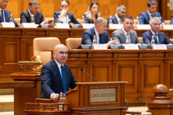Premierul și doi miniștri, chemați, luni, la explicații în Parlament. AUR pregătește o moțiune de cenzură