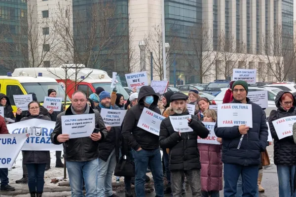Sindicatele din cultură au lansat petiție pentru DEMITEREA ministrului: cultura protestează în ger, ministrul bifează deplasări