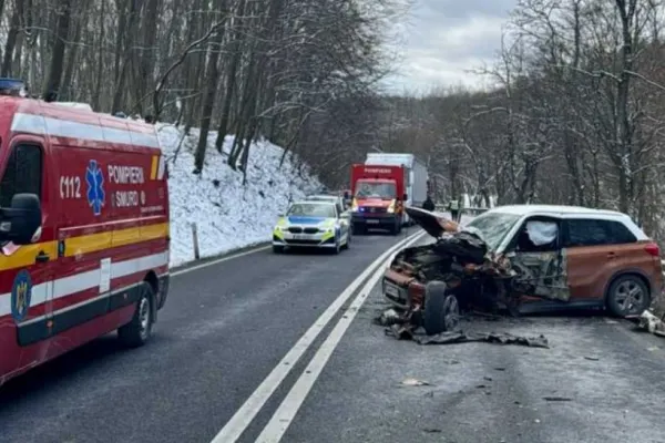 UPDATE: 5 persoane, transportate la spital. Trafic blocat între Sibiu și Brașov, după un accident cu trei mașini