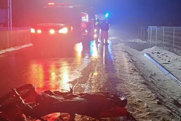 Accident grav între două motociclete conduse de doi minori, în Suceava. Adolescent de 16 ani, în stare critică