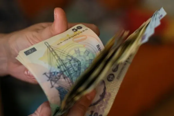 Austeritate marca Bolojan. Guvernul taie finanțarea studenților români în favoarea doctoranzilor africani