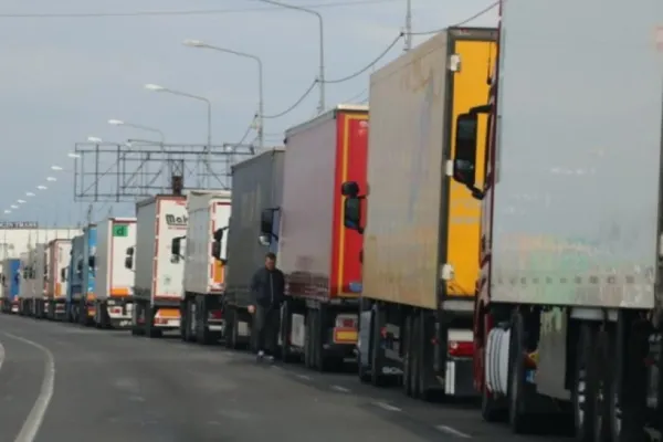 Traficul de camioane, afectat la frontiera cu Serbia din cauza protestelor transportatorilor de marfă. Anunțul Ministerului de Interne