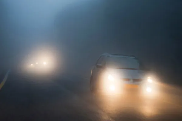 Ceața densă în 16 județe. Poliția Română avertizează asupra riscului de polei și accidente