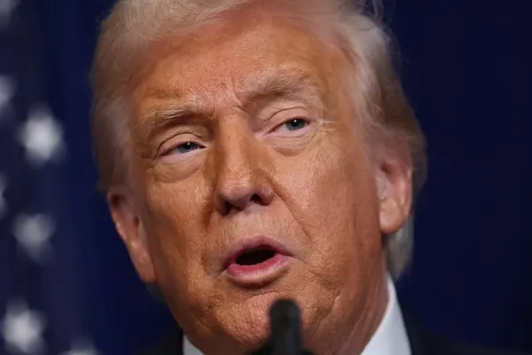 Trump bagă groaza în iranieni în limba lor: „Este un om de acțiune. Acum știți!”. Ayatollahul Khamenei e la un pas de fugă în Rusia