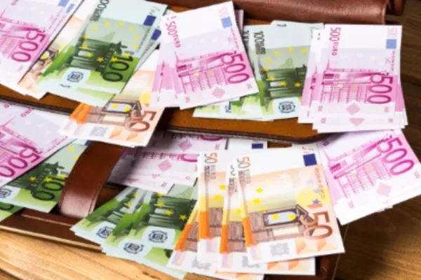 Serviciile secrete vor putea controla investițiile de peste 2 milioane de euro. Proiect pe masa guvernului, nicio mișcare nu mai scapă nescanată