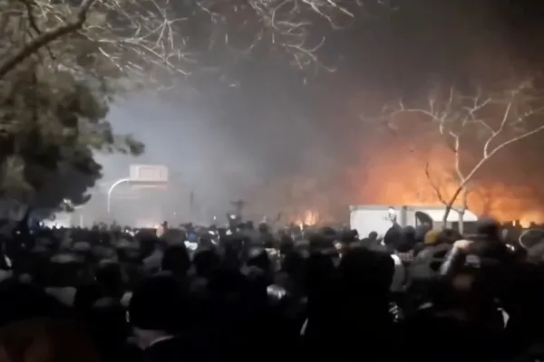 Imagini cutremurătoare cu trupuri umane în fața unei morgi din Teheran, difuzate online - VIDEO