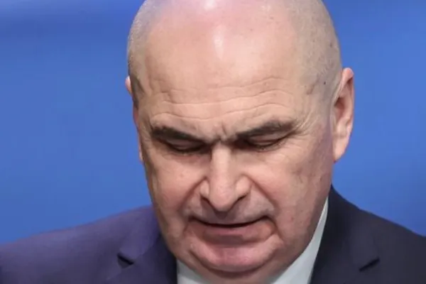 Românii îi cer cu disperare demisia lui Ilie Bolojan. Oamenii plătesc din ce în ce mai mult pentru greșelile premierului care a sărăcit România - VIDEO