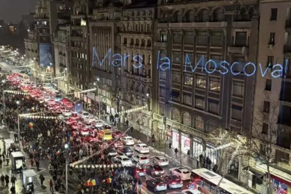 Amendă usturătoare pentru bărbatul care i-a sfidat pe protestatari. Mesajul „Marș la Moscova”, proiectat pe clădiri în timp ce românii înghețau pentru drepturile lor