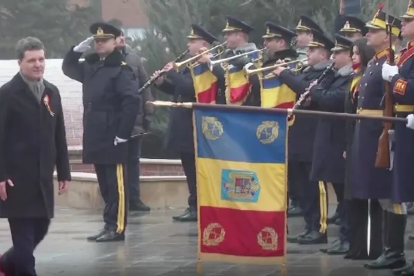 Nicușor Dan a mers pe lângă covorul roșu. Moment penibil de Mica Unire