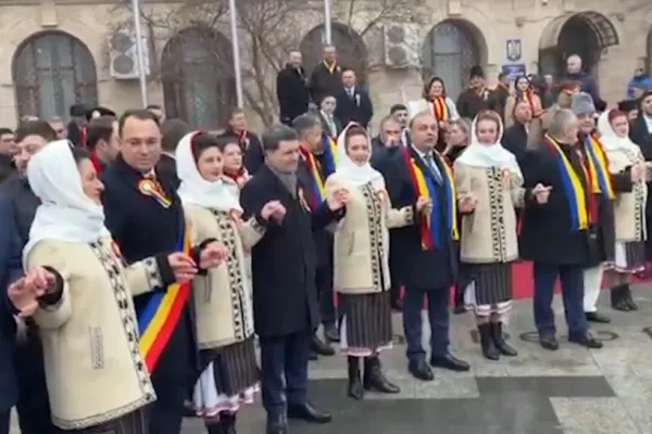Democrație „românească”. Cei care și-au permis să-l huiduie pe Nicușor Dan, vânați ca să fie amendați