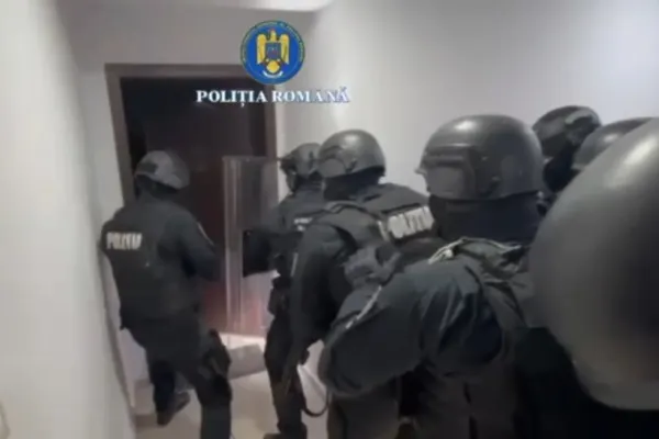 Alertă în Capitală: Bărbat înarmat cu un cuțit, imobilizat de polițiști într-o stație de autobuz din Sectorul 4