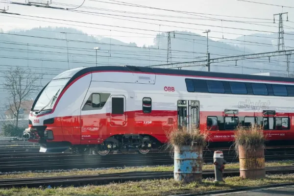 Un român a încercat să fure un tren în Austria și a agresat polițiștii