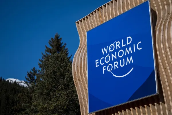 Nicușor Dan va lipsi de la Forumul de la Davos. Pe cine trimite România la cea mai  importantă întâlnire a anului, unde va veni și Trump