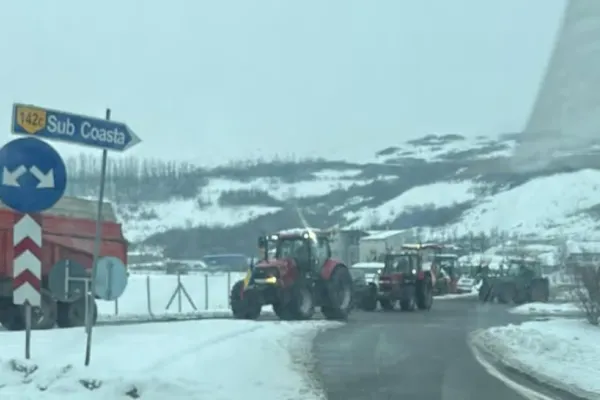 Proteste ale fermierilor în toată țara. Oamenii au ieșit în stradă cu utilajele, nemulțumiți de măsurile guvernlui Bolojan și acordul Mercosur - VIDEO