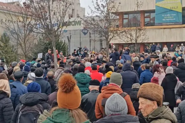 Proteste în marile orașe din cauza taxelor locale. Românii cer dizolvarea consiliilor care le-au mărit birurile. VIDEO