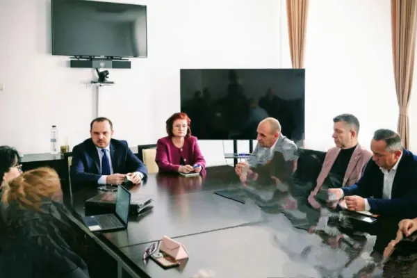 Ministrul Sănătății, Alexandru Rogobete, discuții cu sindicaliștii din sănătate despre gărzi, salarizare și structura personalului