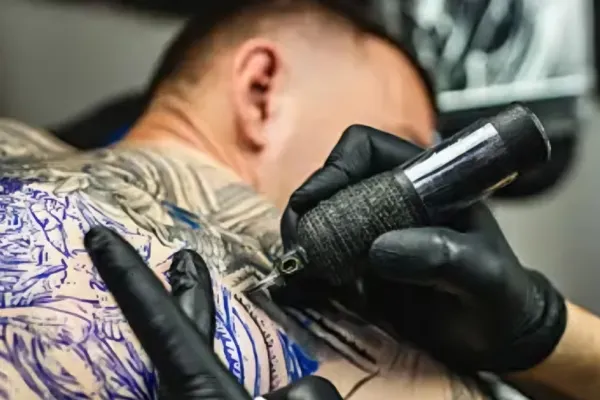 Descoperire îngrijorătoare: tatuajele pot fi o bombă cu ceas pentru sănătate. Ce se întâmplă în corpul tău după ce te tatuezi