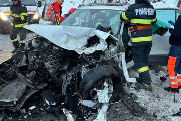 Accident grav pe DN 14, în județul Mureș: două femei au rămas încarcerate. Imagini șocante după impactul violent