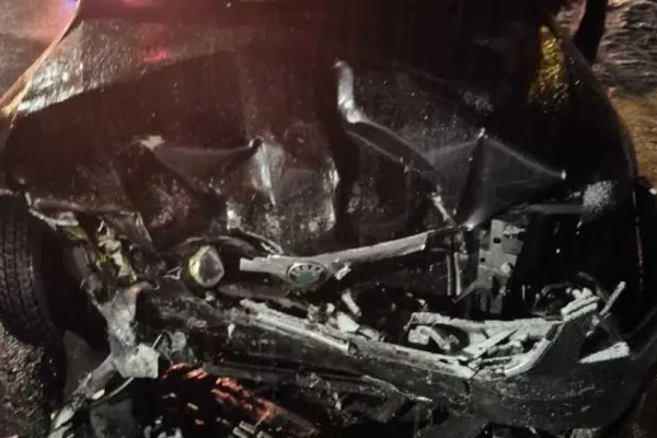 Accident grav în Neamț. Cinci persoane au ajuns la spital după ce o mașină a intrat cu viteză pe contrasens într-o curbă periculoasă
