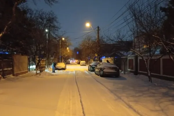 Capitala, paralizată de ninsori. Pasajul Lujerului, blocat. În Sectorul 1, străzile sunt blocate de zăpadă, Romprest nu a intervenit - FOTO LIVE TEXT