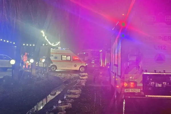 Accident crunt la Moțca. Un autotren și un autoturism, avariate grav după impact - VIDEO