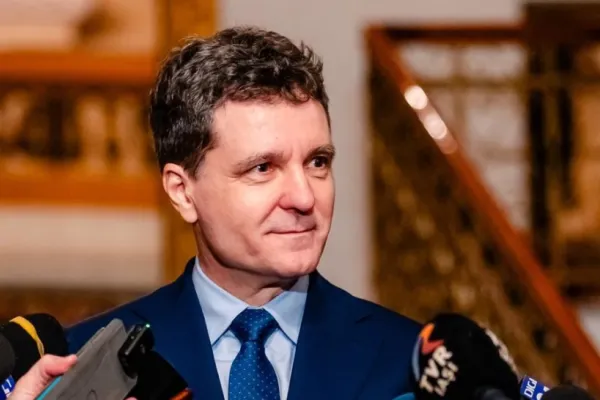 Nicușor Dan, reacție în cazul Pfizer: „Totul trebuie făcut public”. România negociază transformarea datoriei în produse medicale